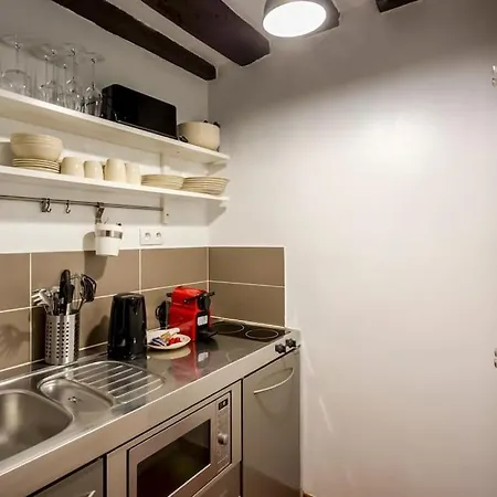 Sweety In Center Of Apartment *